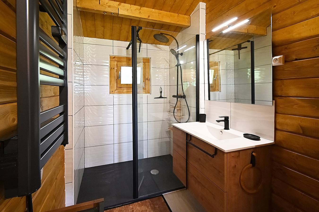 Le Chalet des Vignes - chalet 5p avec piscine in Chenac-Saint-Seurin-d'Uzet, Saintes region