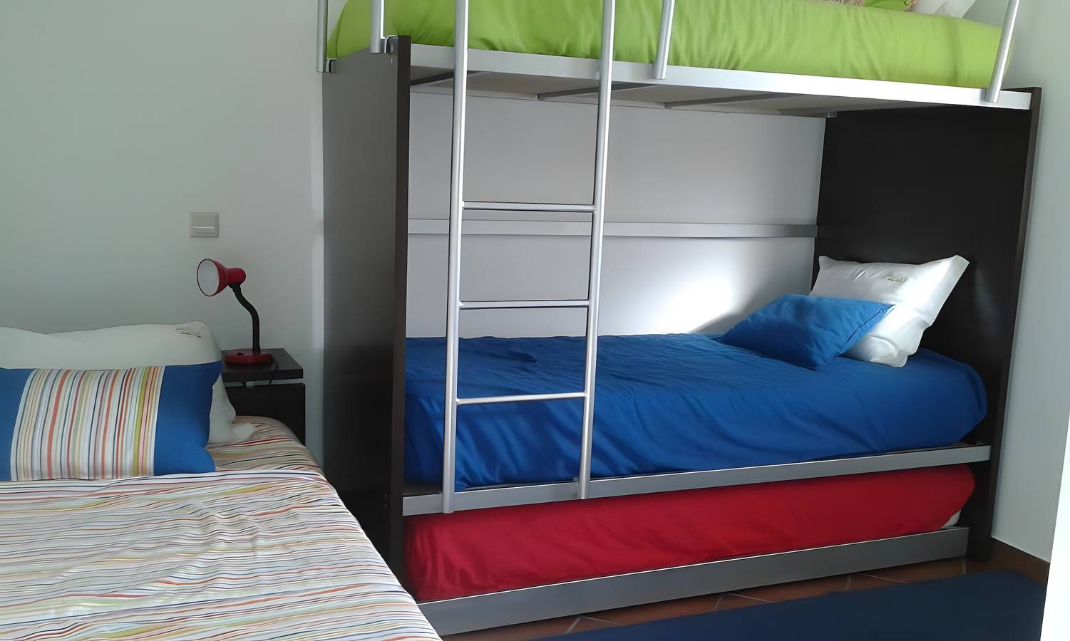 Casa da Eira: Casa de vacaciones con vistas a la montaña, Wi-Fi y aire acondicionado in Redinha, Leiria District