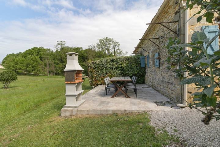 Location de vacances pour 6 personnes, avec jardin à Jayac