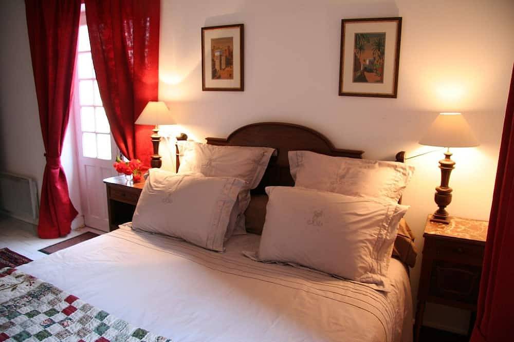 Cottage, 4 chambres à coucher jusqu'à 10, piscine, dans un château du Xviie C dans la vallée de la Loire in Bournand, Vallée de la Loire