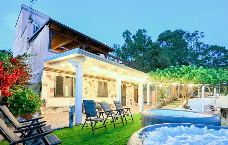 Casa vacanza per 15 persone, con giardino e idromassaggio nonché balcone - 1