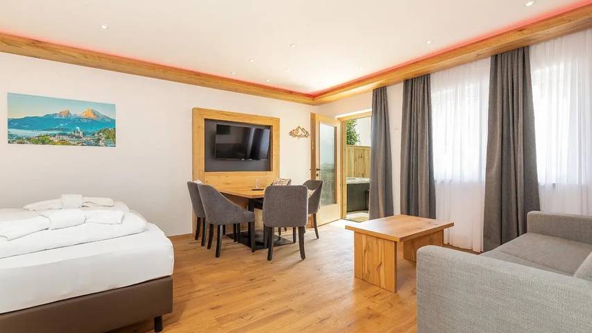 Ferienwohnung für 6 Personen, mit Pool und Sauna sowie Terrasse, mit Haustier in Ainring