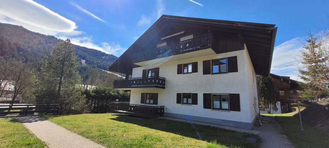 Ferienwohnung für 2 Personen, mit Balkon in Vorderhindelang