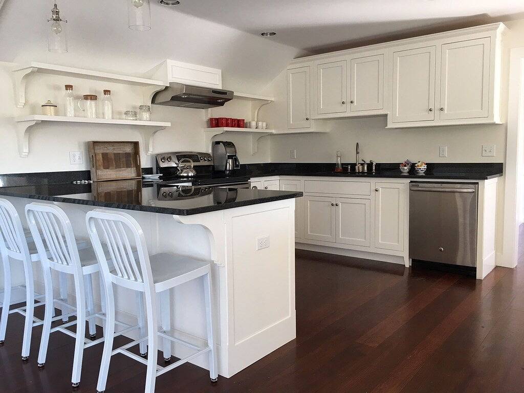 Ganze Wohnung, Geräumige 1-Zimmer-Wohnung. Wasserblick. 3 Minuten zu Fuß zum Hafen und Geschäften. in Camden (ME), Knox County (Maine)