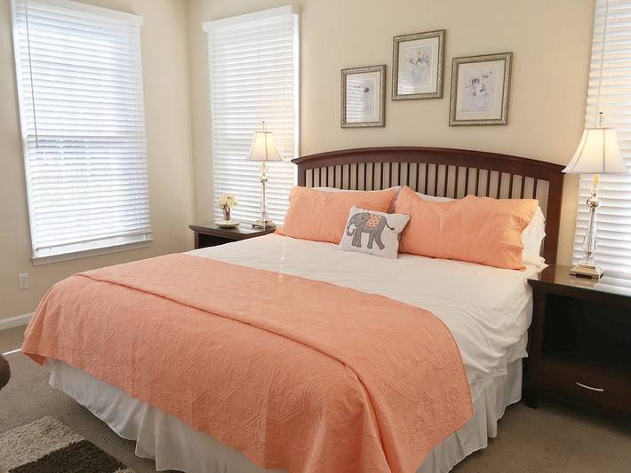 Vacation rental for 14 people, with yard and pool as well as hot tub and sauna in Ocean View