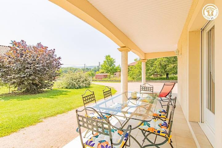 Location de vacances pour 6 personnes, avec jardin à Prissé