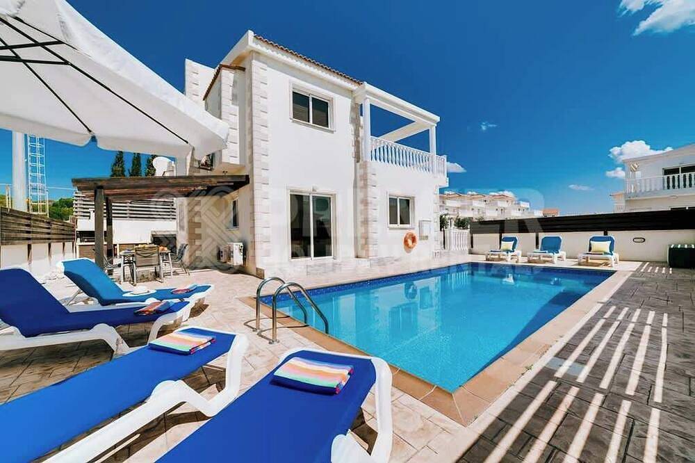 Villa Tia - 3 Schlafzimmer Villa mit eigenem Pool - 300 Meter vom Nissi Beach in Ayia Napa, Südzypern