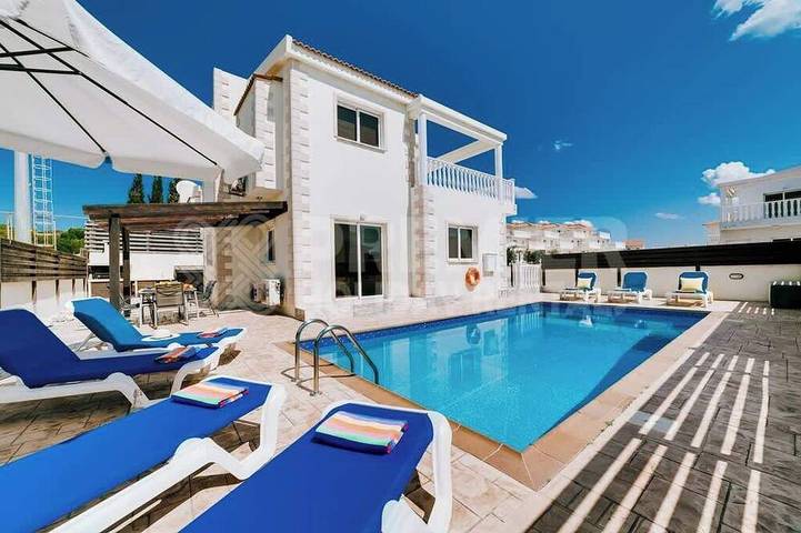 Villa für 6 Personen, mit Balkon und Garten sowie Pool - 1