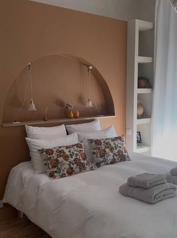 Cottage pour 2 personnes, avec terrasse et jardin ainsi que piscine et vue à Claira