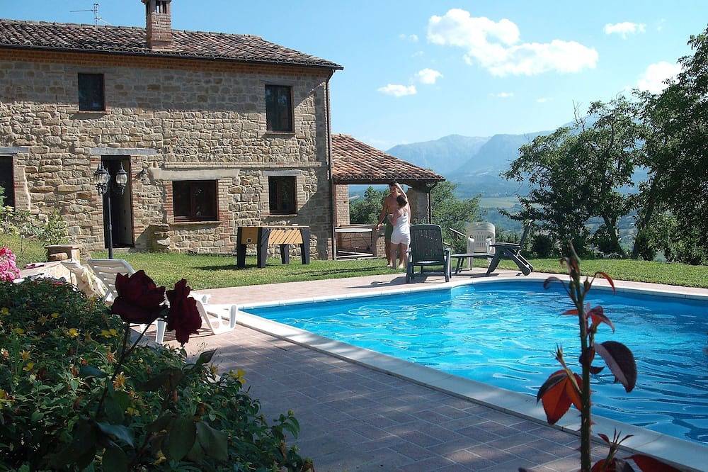 La pieve country house, villa, pool, relax, dreams house, sibillini, playground in Gualdo, Monti Sibillini National Park