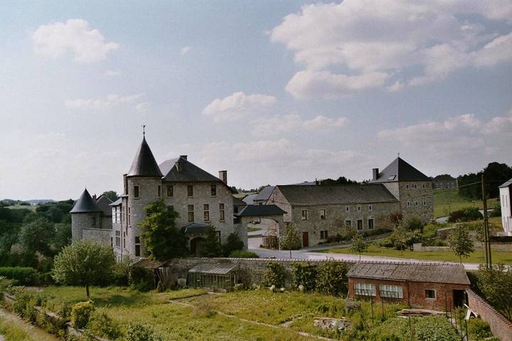 Chambre d’hôte pour 2 personnes, avec Balcon et Terrasse ainsi que Jardin et Piscine à Walcourt
