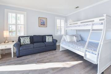 Vacation House for 17 Guests in Destin, Emerald Coast, Picture 2