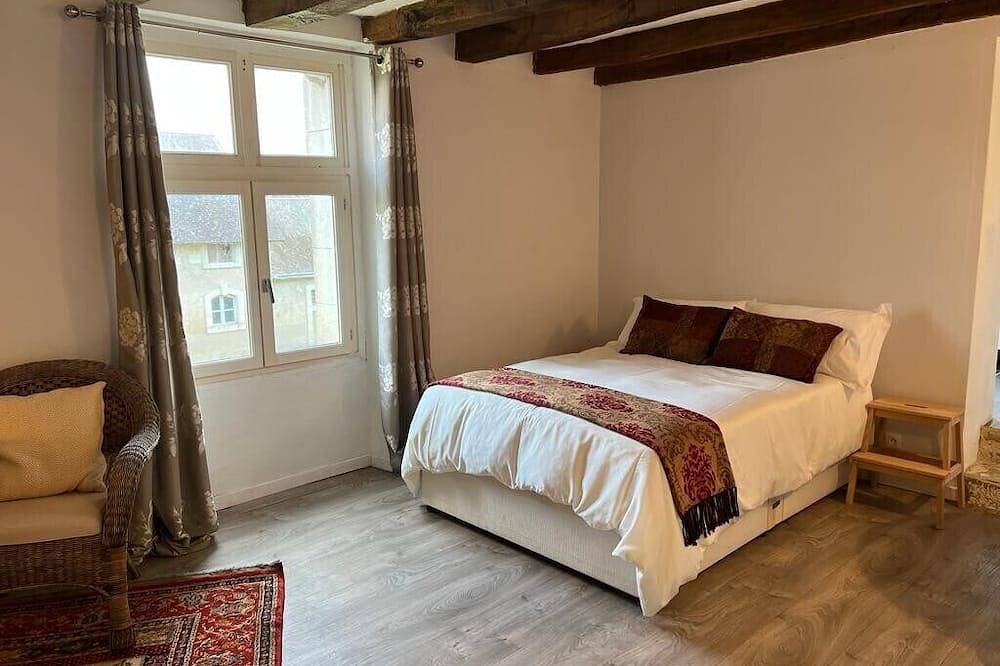 Ganze Wohnung, Gîte de la Petite Chouette, un Studio Romantique Dans L'enceinte D'un Château ! in La Celle-Guenand, Loches und Umgebung