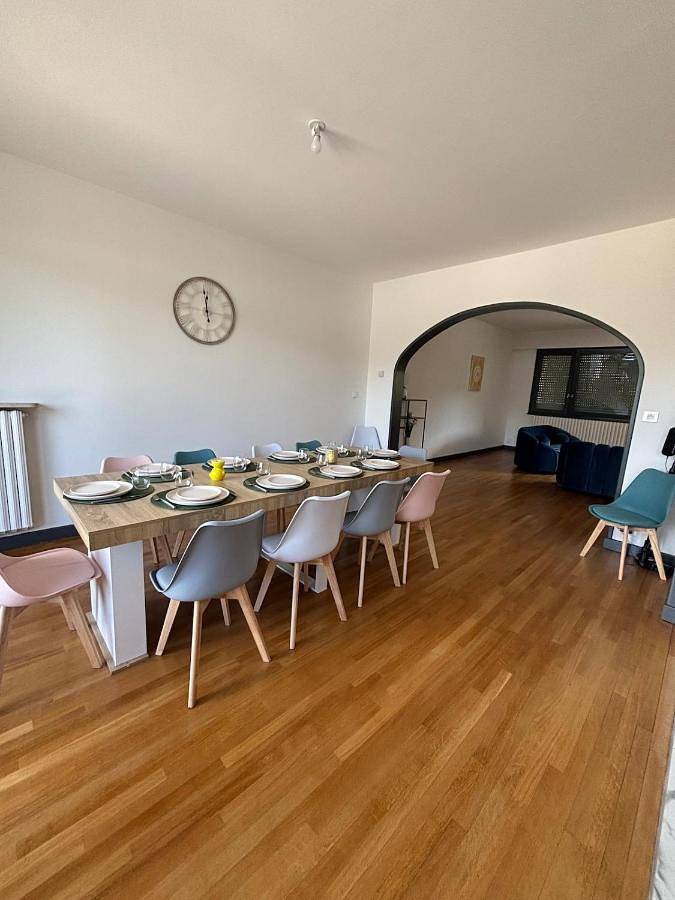 Villa pour 10 personnes, avec Balcon et Terrasse ainsi que Jardin et Vue