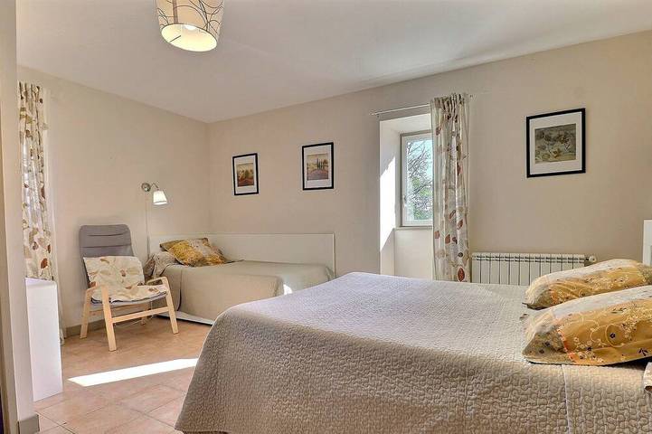 Spacious, bright gîte, ideal for large families or groups of friends. in Ruoms, Ardèche