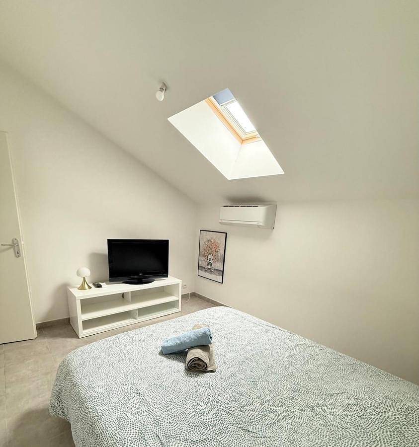 Appartement entier, Two-Bedroom Apartment in Marsillargues, Côte méditerranéenne (France)