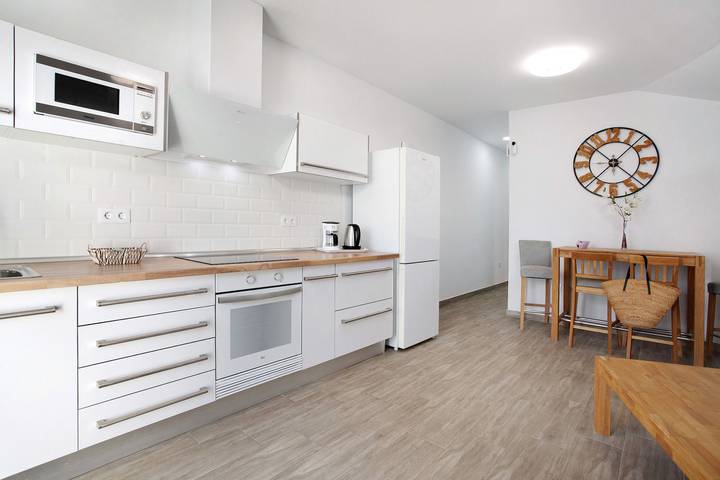 Entire apartment, Vacation Apartment 'Cotillo Esencia Tropical' with Private Terrace and Wi-Fi in El Cotillo, La Oliva