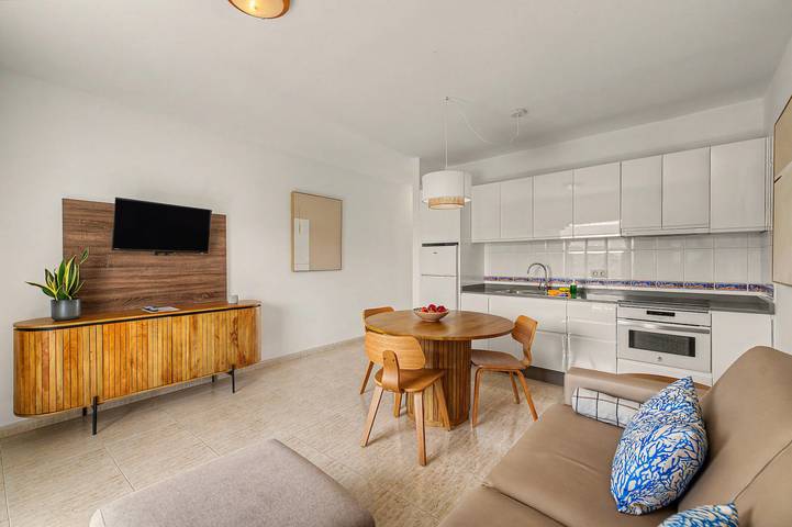 Ganze Wohnung, Ferienwohnung "Callao Beach 9" mit Bergblick, Terrasse und Wlan in Punta de las Mujeres, Haría