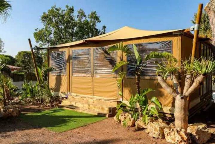 Camping voor 5 personen, met zwembad in Frejus