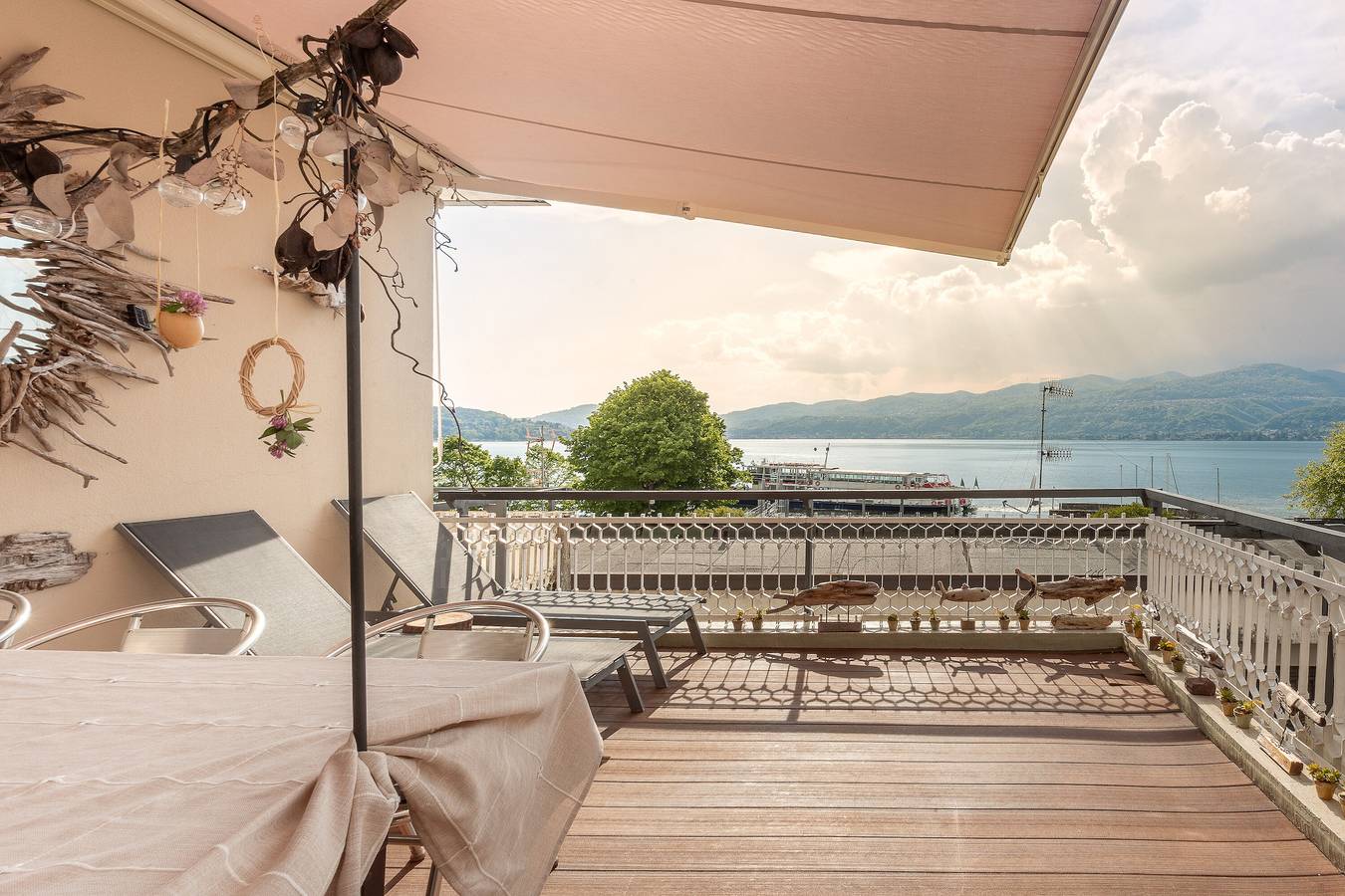 Appartement entier, Appartement 'Great Lake View Artist's' avec Vue sur le Lac, Terrasse Privée et Wi-Fi in Ispra, Comune di Ispra