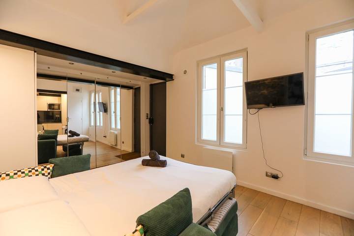 Studio entier, Charmant studio au cœur du 17ᵉ idéal pour 2 in Paris, Île de France