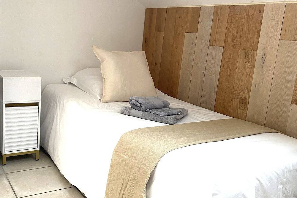 Entire apartment, Apartment Tangara with balcony in Lagnieu, Belley