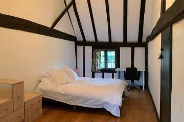 Glamping for 7 People in Dormansland, Surrey, Photo 3