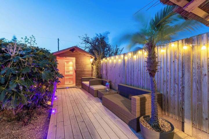 Blockhütte für 2 Personen, mit Terrasse und Sauna sowie Garten und Whirlpool - 1