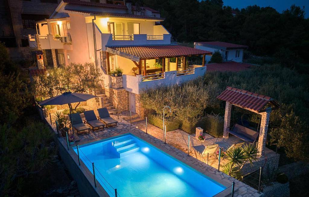 Villa with Private Pool in Rukavac, Split-Dalmatien