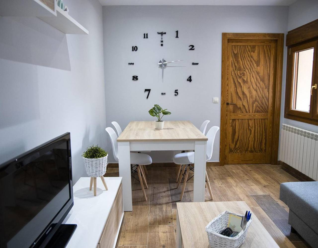 Holiday home for 6 people with garden in Sanchidrián, Ávila Region