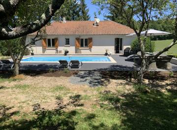 Cottage pour 6 personnes, avec piscine ainsi que jardin et terrasse à Saint-Antoine-Cumond