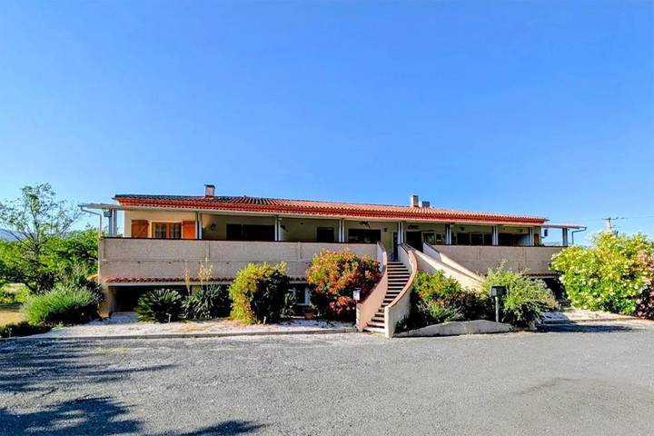 Hôtel pour 2 personnes, avec Terrasse et Jardin ainsi que Piscine et Vue à Saint-Paul-de-Fenouillet