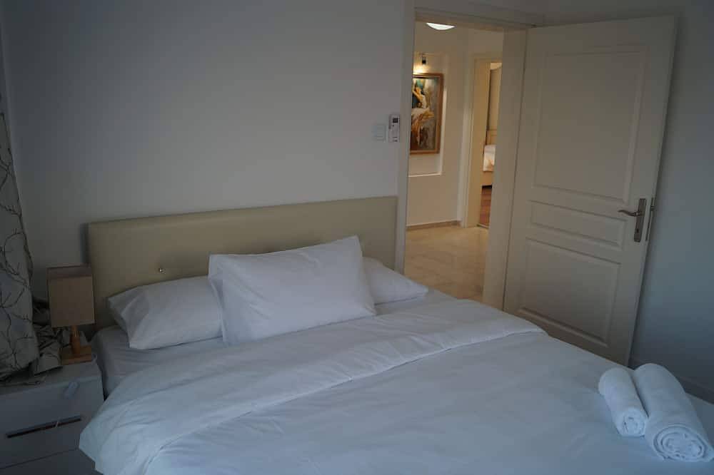 5-bedroom villa with private swimming pool and incredible mountain & beach views in Northern Cyprus