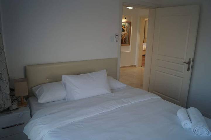 * Neu * Luxusvilla mit 4 Betten und unvergleichlichem Berg- und Strandblick, Friedlichkeit !! in Nordzypern