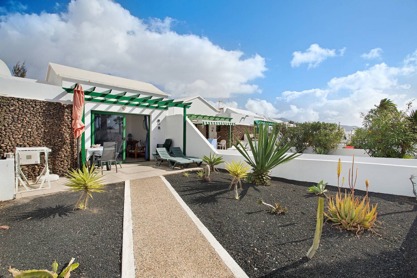 Appartamento intero, Appartamento "Jardin del Sol 22" vicino alla spiaggia con giardino privato e piscina condivisa in Playa Blanca, Yaiza