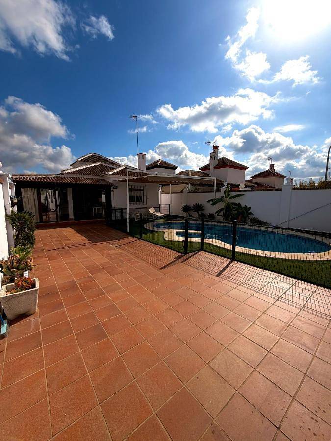 Casa rural para 8 personas, con Terraza además de Jardín y Piscina en El Condado