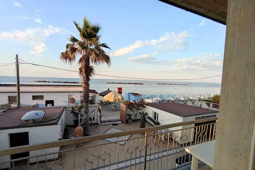 Entire apartment, Homerez - Sea View Apt Francavilla in Francavilla al Mare, Chieti Province