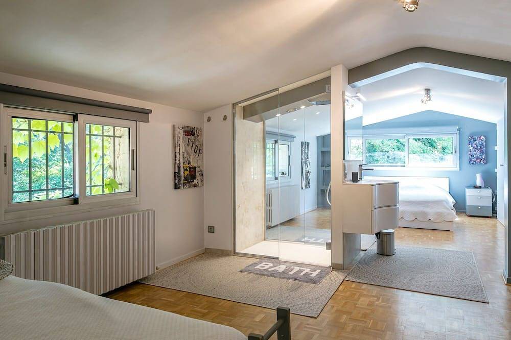 Villa Oustal Park 4500 m2 Heated swimming pool Near Ventoux Via Venaissia in Carpentras, Vaucluse