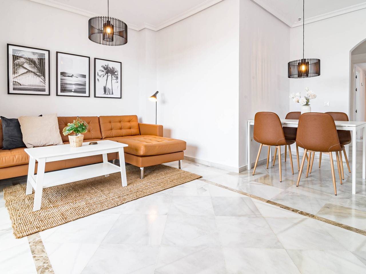 Entire apartment, Apartment with Pool and Air Conditioning, Near Puerto Banus in Marbella West, Marbella