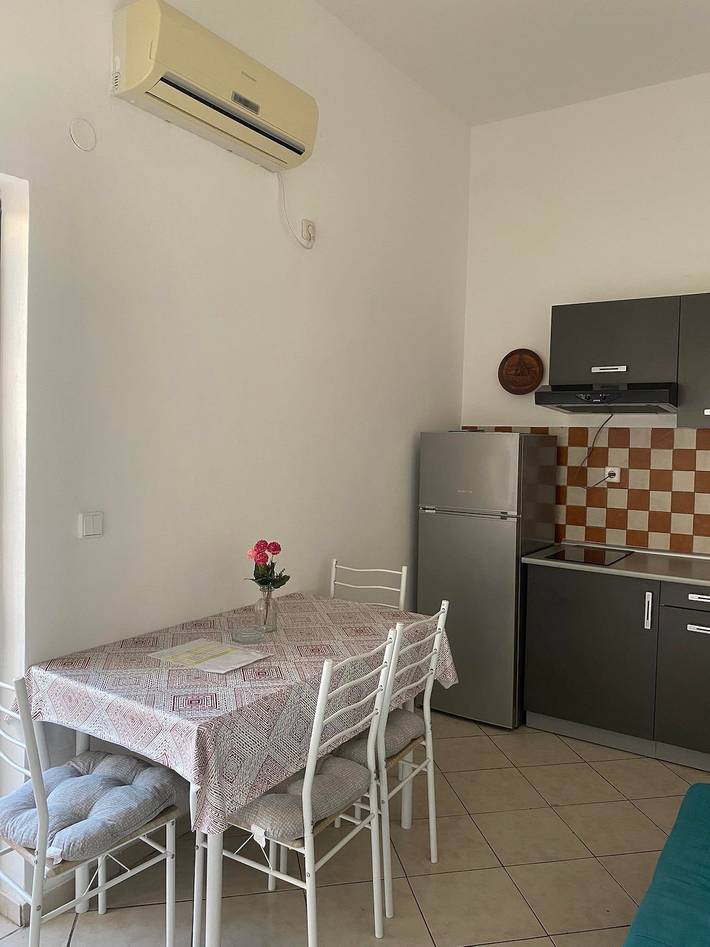Ganze Wohnung, 1-Zimmer-Ferienwohnung mit Balkon Betina, Murter A-23716-b in Betina, Tisno