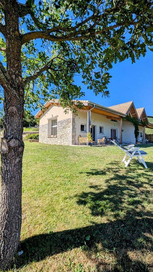 Gîte pour 8 personnes, avec Terrasse ainsi que Jardin et Vue à Aspres-sur-Buëch