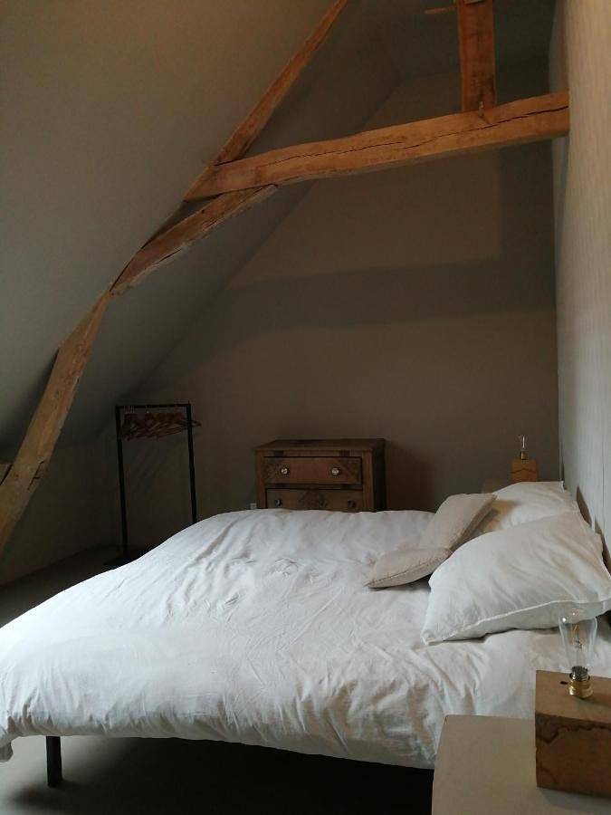 Gîte pour 2 personnes, avec terrasse ainsi que jardin et vue à Épineu-le-Chevreuil - 2