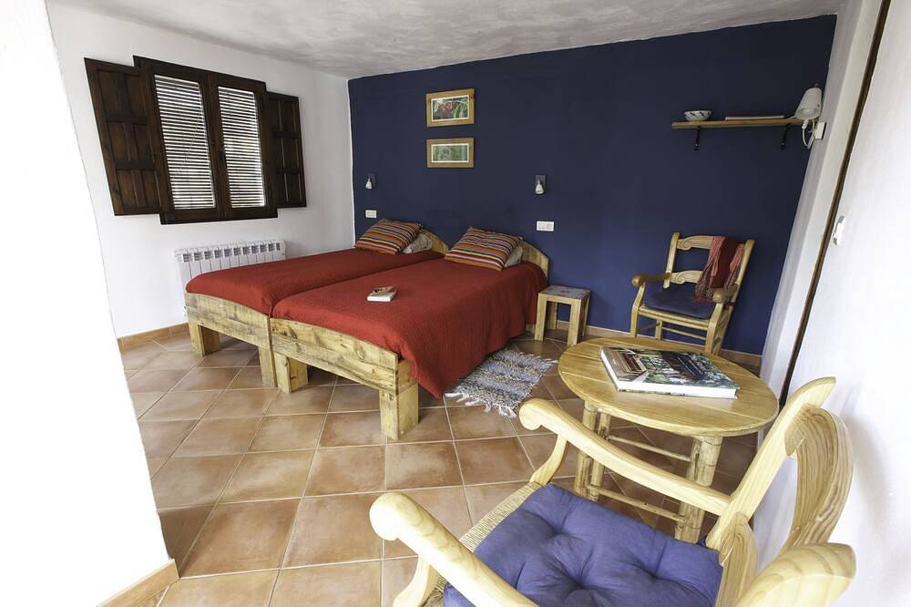 Habitaciones lujuosas con baño privados. Cocina, terazza y salon compartido. in Entorno de Sierra Nevada, Güejar Sierra