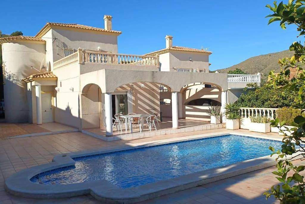 Casa Los Olivos, villa with a pool in La Merced, El Campello