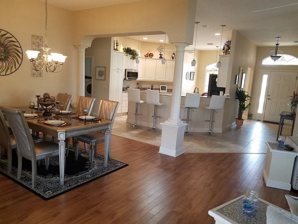 Beste Lage in der Nähe von Lake Sumter Landing, tolle Preise & Golf Cart ... in der Nähe von allem in The Villages, Sumter County