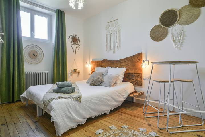 Gîte pour 2 personnes, avec jardin, adapté aux familles à Le Pin (Isère)