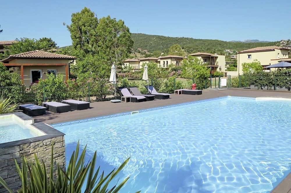 Apartamento entero, Hermoso apartamento para 4 personas con WIFI, A/C, piscina, TV, terraza y mascotas permitida in Favone, Conca