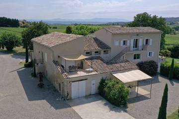 Gîte pour 4 personnes, avec jardin ainsi que piscine et balcon à Forcalquier
