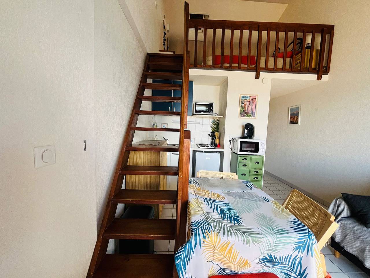 Appartement entier, Appartement en bord de mer avec balcon, TV et micro-ondes in Côte Vermeille, Collioure