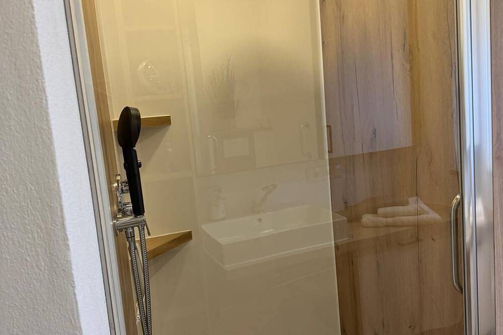 Ganze Wohnung, Neu renovierte Ferienwohnung Sonnenhang Bayern zum Wohlfühlen in Grabenstätt, Chiemsee